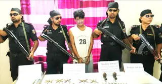 টেকনাফে র‍্যাবের অভিযানে বিপুল অস্ত্র-গোলাবারুদসহ শফি ডাকাত গ্রেপ্তার